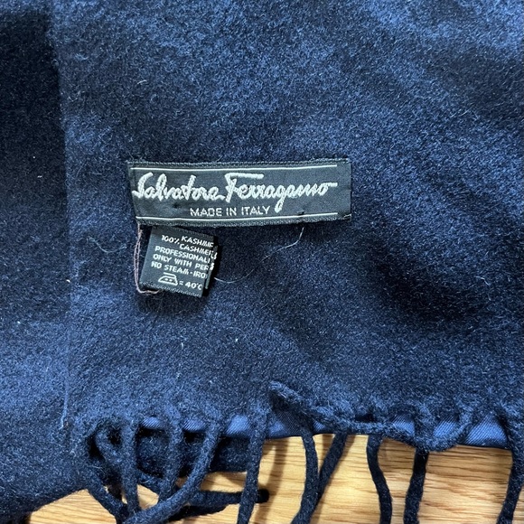 Vintage 90s Salvatore Ferragamo Silk Cashmere Scarf Made in Italy Chic Classic - Picture 6 of 10